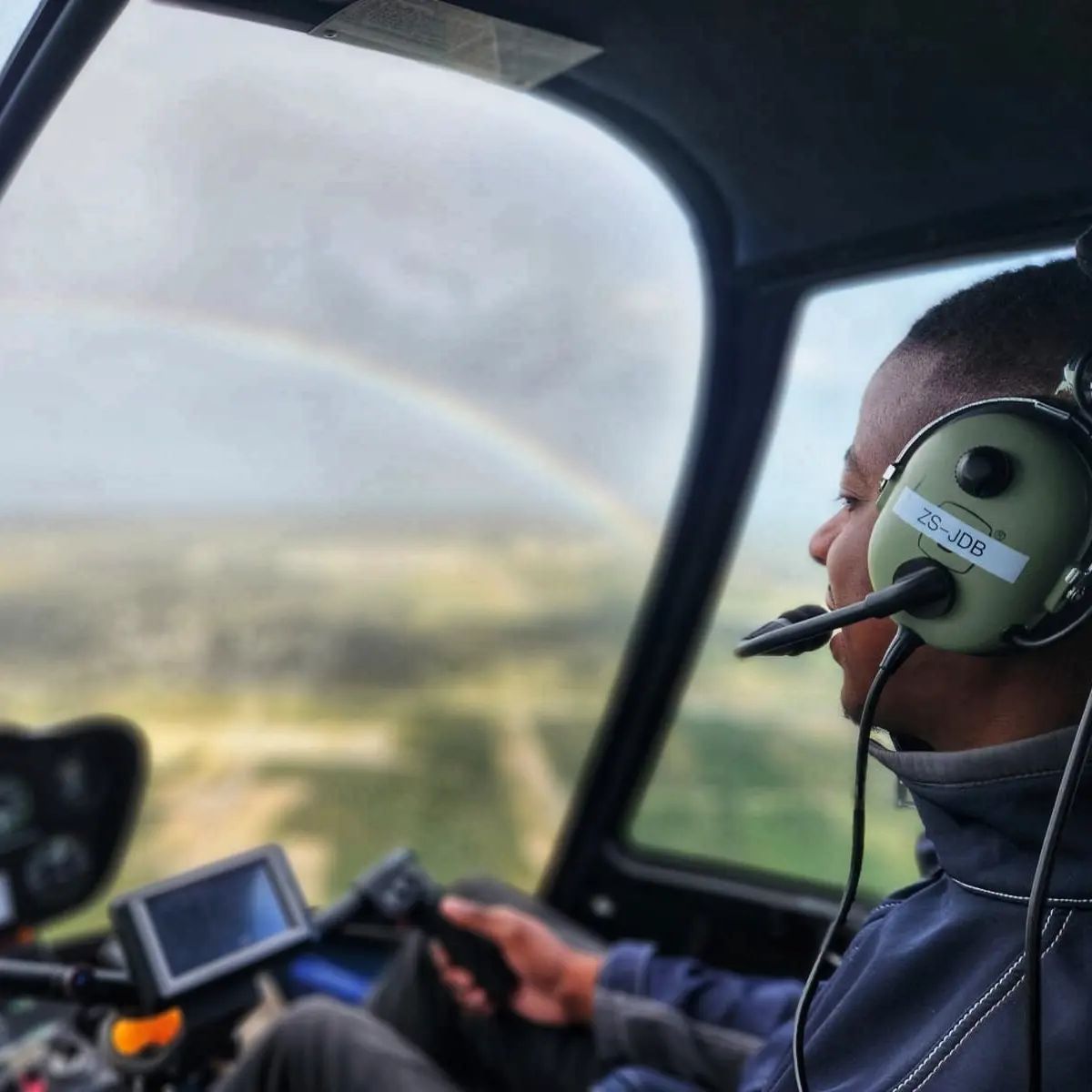 Helipilot helicopter training and scenic flight photo 2